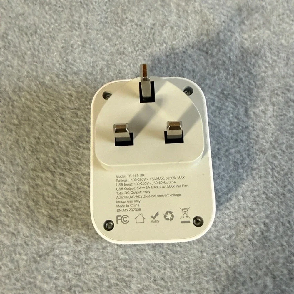 TESSAN TS-161-UK Type G Travel Adapter 3 AC Outlets 3 USB Ports UK Ireland HK